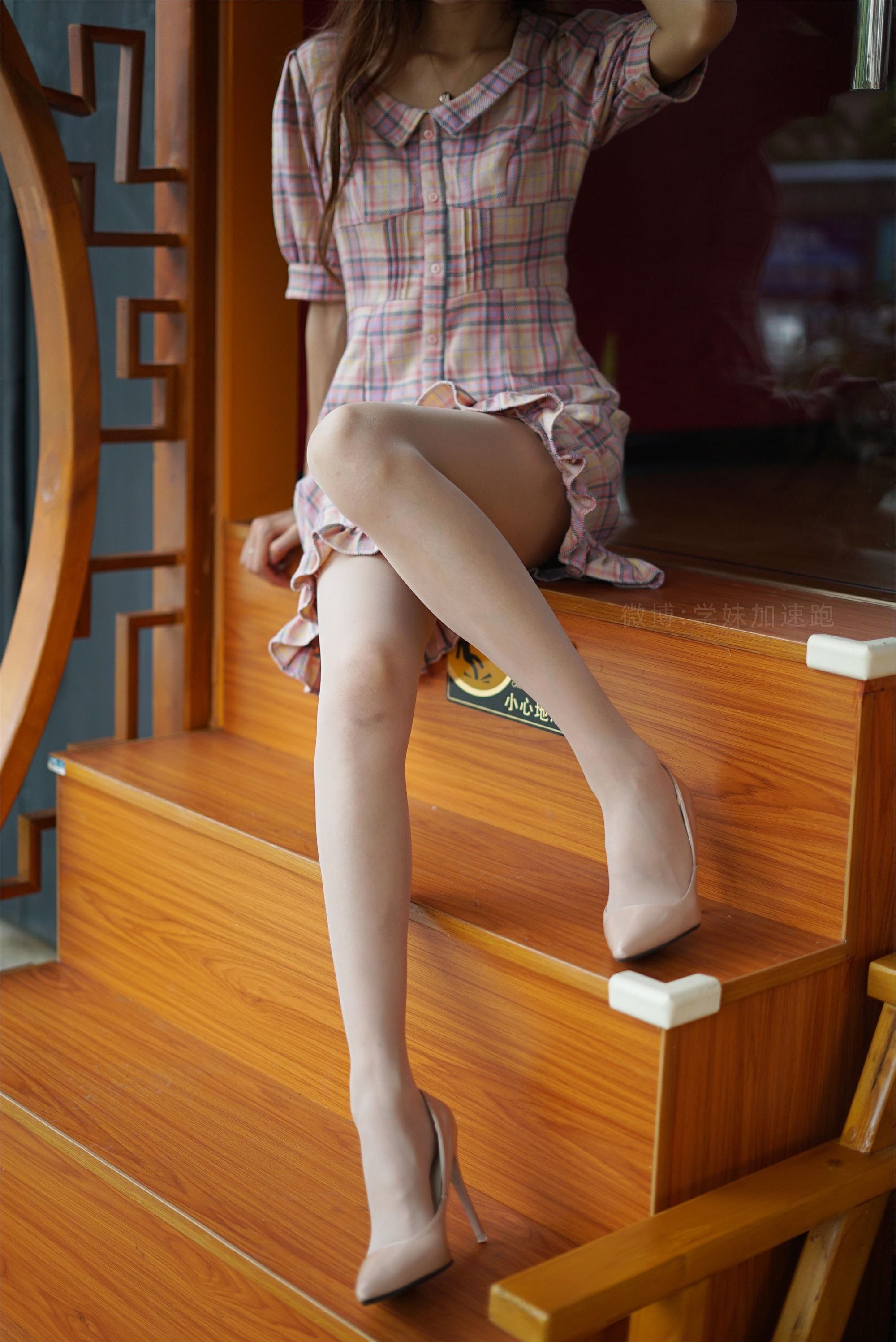 学妹加速跑 XM076《一双好腿-盘盘》